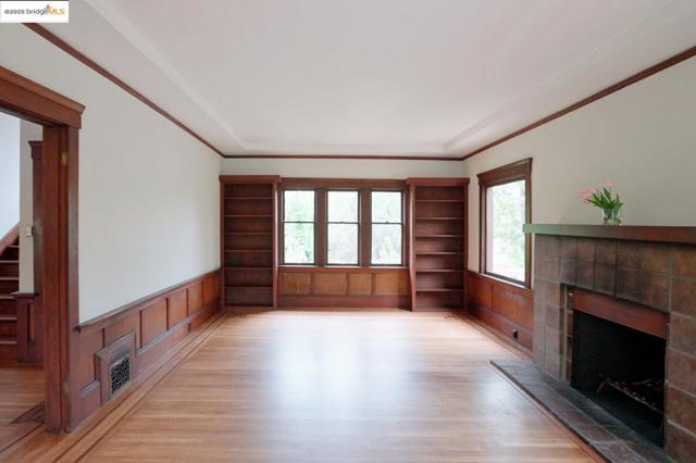 68 Fairview Ave., Piedmont CA: https://media.crmls.org/mediaz/99c3b176-7c6e-4ecb-afd3-817baa2287fe.jpg