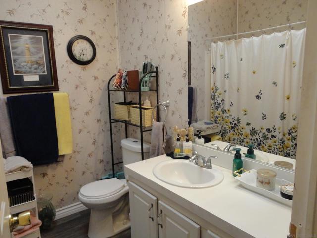 22545 El Centro Rd, Apple Valley CA: https://media.crmls.org/mediaz/99c3e788-66ef-40ea-a59b-cceef29d4392.jpg