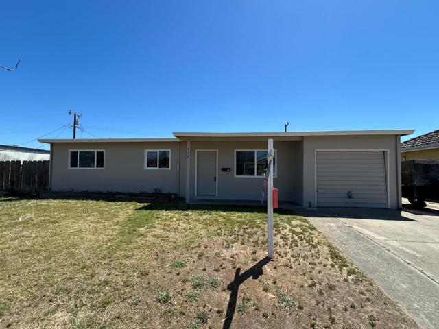 452 Vallejo Street, Salinas CA: https://media.crmls.org/mediaz/99c4ae90-4135-46af-a5e9-5f4480bba40b.jpg