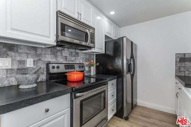 428 Hill Street, Santa Monica CA: https://media.crmls.org/mediaz/99c4ca77-f087-4fe6-bcb4-1073b40ebde3.jpg