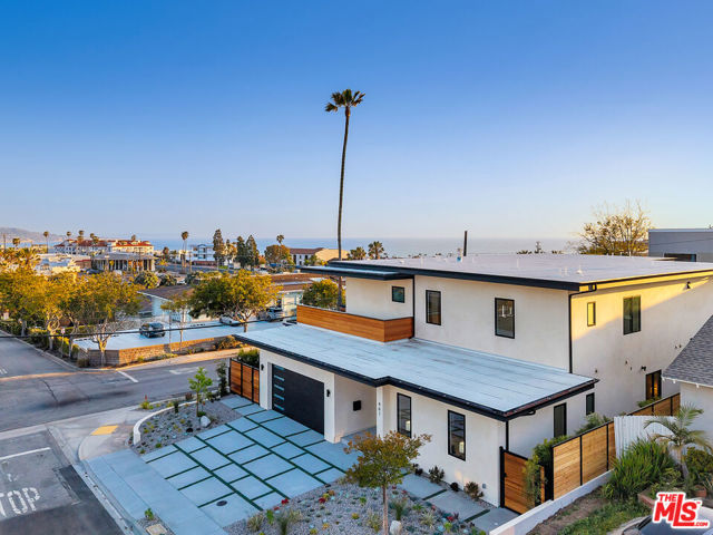 461 Chabela Drive, Manhattan Beach CA: https://media.crmls.org/mediaz/99c4d457-8bff-4abc-8acd-ce9a51aa4dd0.jpg