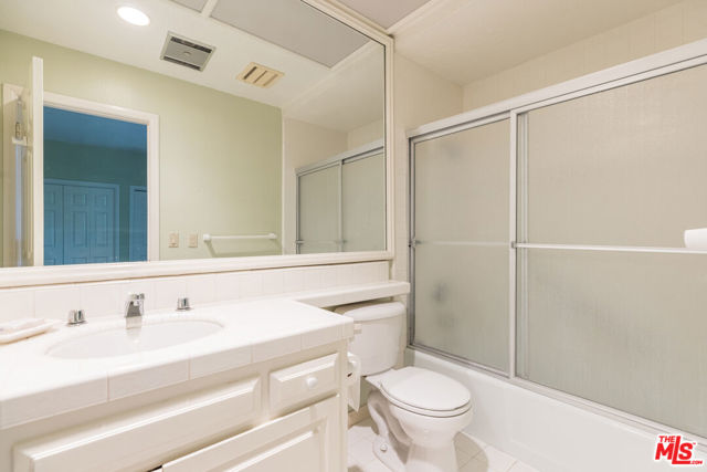 12386 Ridge Circle, Los Angeles CA: https://media.crmls.org/mediaz/99c4ef89-8cf1-4db5-8316-e1c95a68ac8c.jpg