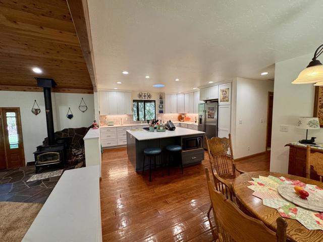 14543 Kathy Lane, Pioneer CA: https://media.crmls.org/mediaz/99c4f490-190d-46ab-8140-95dda51f2e8d.jpg