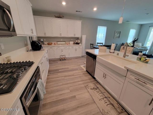 3404 Aspen Street, Simi Valley CA: https://media.crmls.org/mediaz/99c5d957-c871-4e36-9b18-adfd5396d5d8.jpg