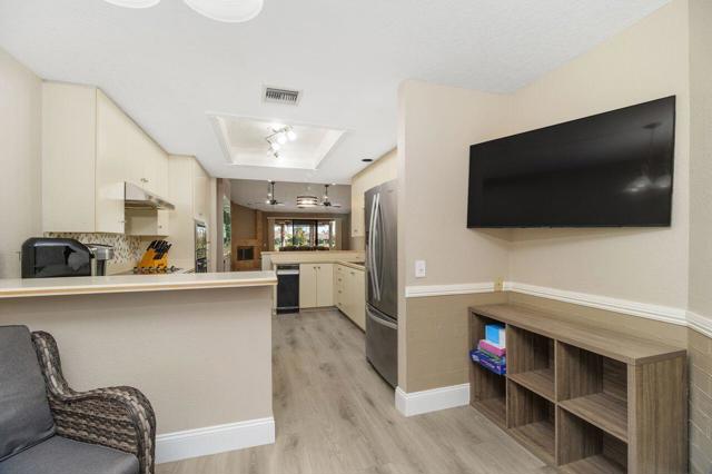 10321 Sunningdale Drive, Rancho Mirage CA: https://media.crmls.org/mediaz/99c64f30-7b03-4ac3-8f09-3f5b64336f02.jpg