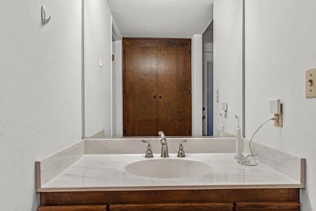 Image 22 of 51 For 5982 Ascot Dr