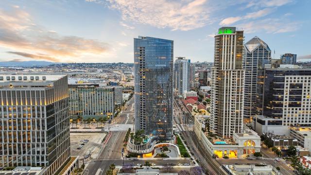 888 W E Street, San Diego CA: https://media.crmls.org/mediaz/99c6d03b-ce6f-4392-b917-e55519db2365.jpg
