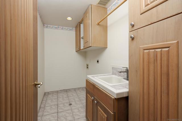 9977 Cristobal Dr, Spring Valley CA: https://media.crmls.org/mediaz/99c71d0d-b5e9-4e19-9e20-6af7f090febc.jpg