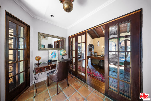 6615 Emmet Terrace, Los Angeles CA: https://media.crmls.org/mediaz/99c83866-c103-48ef-b04e-f5219f60e929.jpg