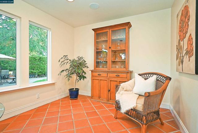 911 Sousa Drive, Walnut Creek CA: https://media.crmls.org/mediaz/99c839ce-bcb2-4cdf-b77e-5409f7ef703c.jpg