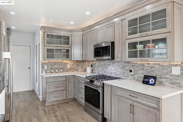 1034 Navellier St, El Cerrito CA: https://media.crmls.org/mediaz/99c87ff7-b3c1-42cf-9d8e-6c7d14247a97.jpg