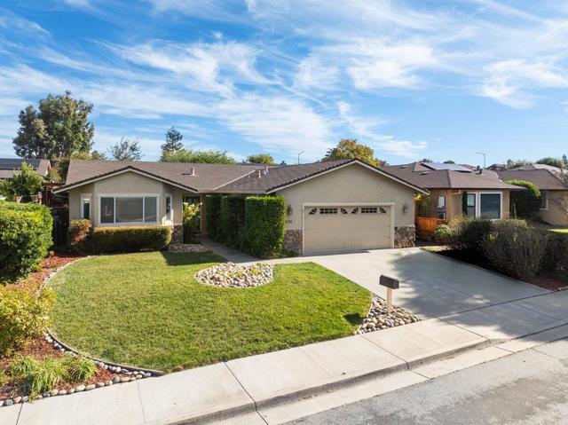 1091 Nez Perce Drive, Hollister CA: https://media.crmls.org/mediaz/99c8cf1f-d68b-4d33-b8b0-c0aff2862510.jpg