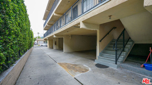 5342 Lexington Avenue, Los Angeles CA: https://media.crmls.org/mediaz/99c98d1d-16f9-46c1-b0f7-c4e2b13bb490.jpg