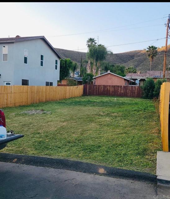 759 Lake St, Lake Elsinore CA: https://media.crmls.org/mediaz/99cb0523-a09d-4858-a63d-54e3df705427.jpg