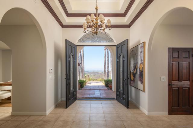 30343 Calle La Reina, Bonsall CA: https://media.crmls.org/mediaz/99cb1183-b39b-48f8-a4b5-ba595d9cc463.jpg