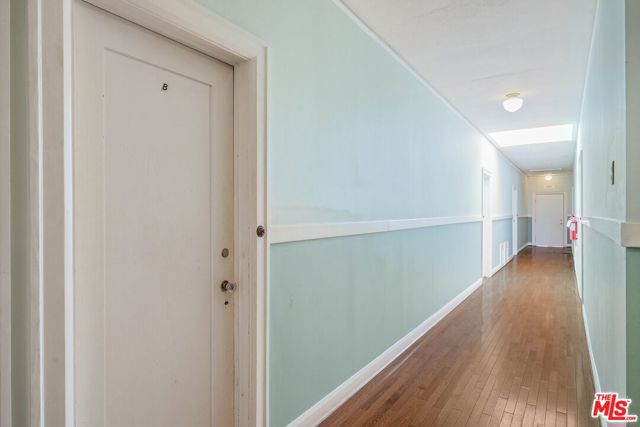 5121 1/2 EAGLE ROCK Boulevard, Los Angeles CA: https://media.crmls.org/mediaz/99cb5770-e66b-4148-983d-c49789769508.jpg