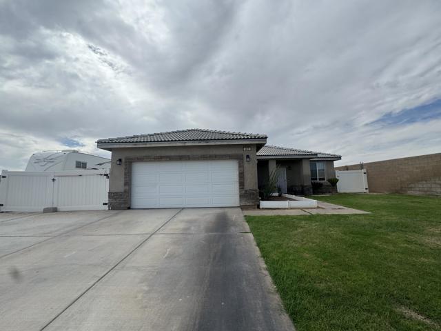 401 Sage Brush Street, Blythe CA: https://media.crmls.org/mediaz/99cbc514-e2b2-4e07-9022-aefc22d62335.jpg