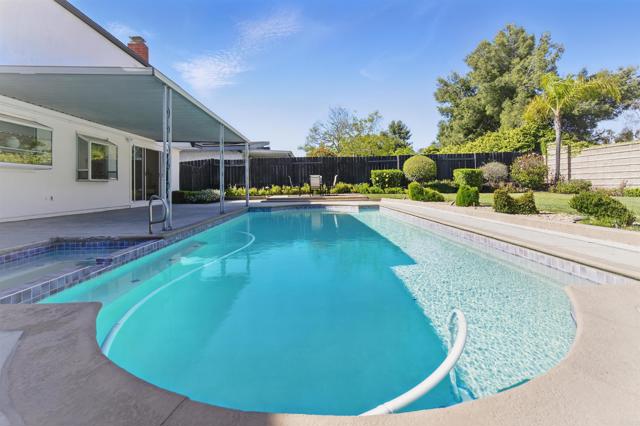 Detail Gallery Image 9 of 10 For 6871 Mewall Dr, San Diego,  CA 92119 - 5 Beds | 3 Baths