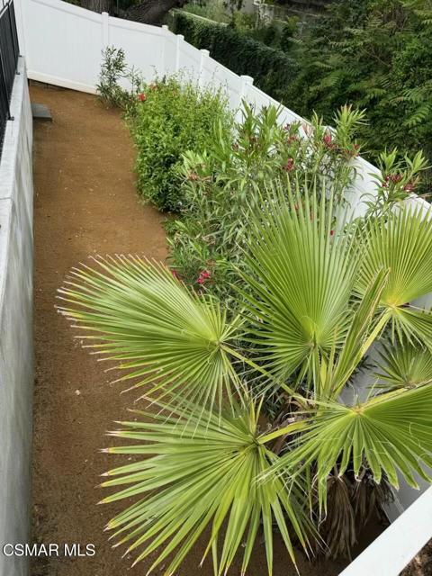 789 Glen Oaks Road, Thousand Oaks CA: https://media.crmls.org/mediaz/99ccaeb7-e16e-404c-8138-84b04f717701.jpg