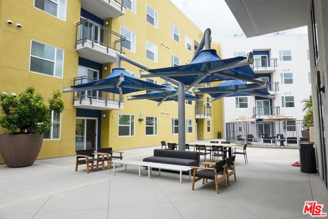 10568 Promenade Gateway, El Monte CA: https://media.crmls.org/mediaz/99ccca97-d72d-46b5-9566-e25204e834d6.jpg