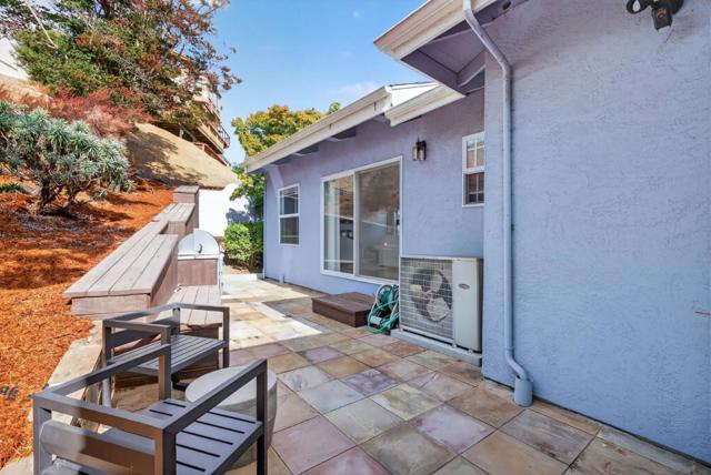 58 Hillcrest Road, San Carlos CA: https://media.crmls.org/mediaz/99ccf1dc-7cb2-4d53-b13b-52807eac1b5b.jpg