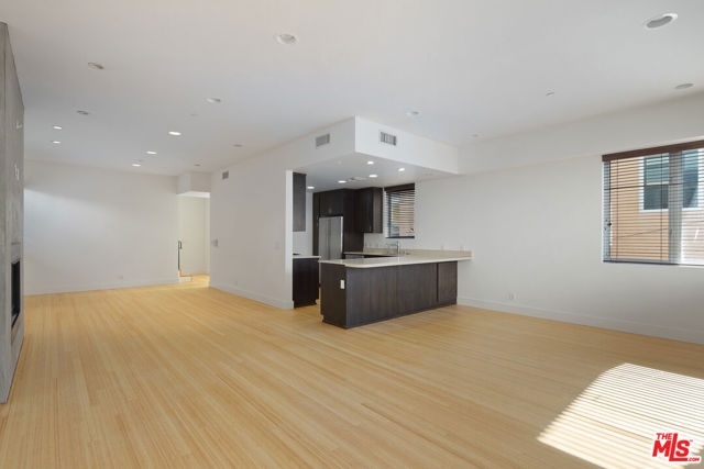 43 Ozone Avenue, B photo 12