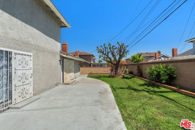 19714 Galway Avenue, Carson CA: https://media.crmls.org/mediaz/99cd3fb9-0d9c-4d26-8dc1-9a222087f07c.jpg