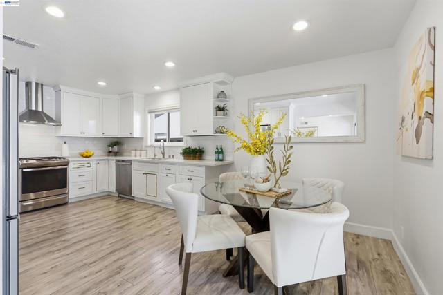 Image 20 of 39 For 4972 Minas Dr