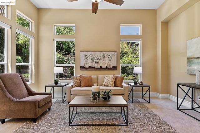 1101 Lafite Ct, Brentwood CA: https://media.crmls.org/mediaz/99cdfbeb-cc15-4b90-b78b-48209214ee96.jpg