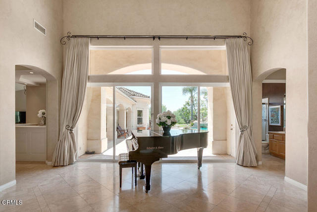 2625 Marvella Court, Camarillo CA: https://media.crmls.org/mediaz/99ce0279-dc84-4565-8dce-c0088052bb1d.jpg