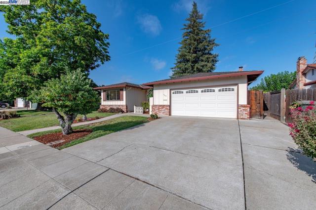 505 Joyce St, Livermore CA: https://media.crmls.org/mediaz/99cf1721-bfc6-4fa8-b1bb-a6a4bb4c6c8d.jpg