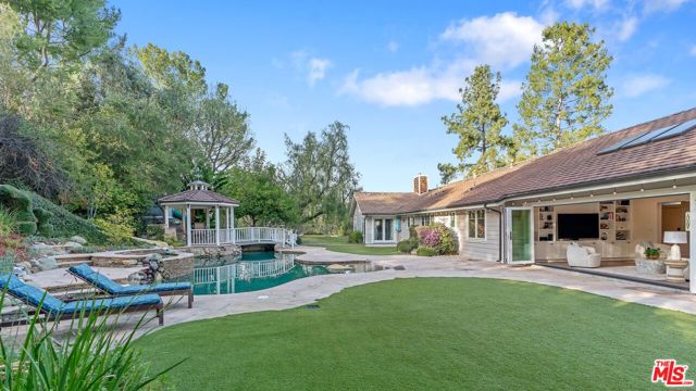 24901 Jim Bridger Road, Hidden Hills CA: https://media.crmls.org/mediaz/99d00ad1-3dac-4873-b3f5-64b35632c15c.jpg