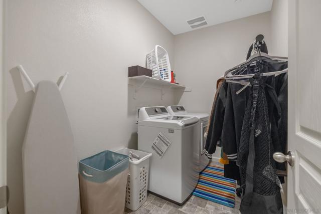 495 Pearl Dr, Lemoore CA: https://media.crmls.org/mediaz/99d00c8c-05ec-42ff-b621-6a80bf66bd3b.jpg