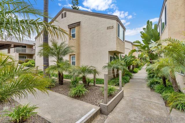 8515 Villa La Jolla Drive, La Jolla CA: https://media.crmls.org/mediaz/99d01ba6-d92e-4a94-b217-58e2259e6673.jpg