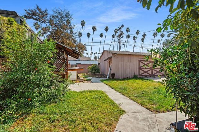4812 Arlington Avenue, Los Angeles CA: https://media.crmls.org/mediaz/99d06d59-5067-4148-a492-f9cd4abc5cb5.jpg