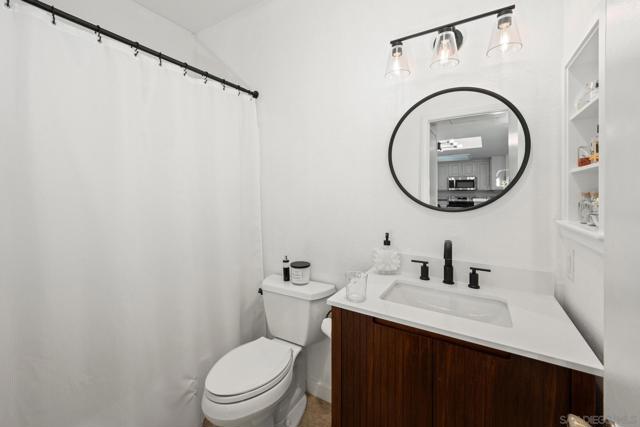 2150 Camino De La Reina, San Diego CA: https://media.crmls.org/mediaz/99d0ace1-7183-49ea-8245-c3e8a3c16688.jpg