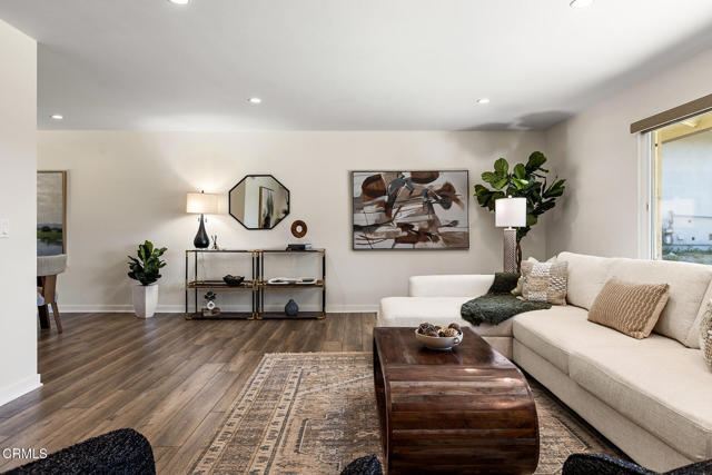 2365 Henrietta Avenue, La Crescenta CA: https://media.crmls.org/mediaz/99d1202b-5496-471c-bdcb-8371ea89927d.jpg