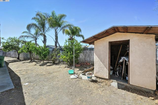 10293 Covina Pl, San Diego CA: https://media.crmls.org/mediaz/99d12c30-553a-44a0-9cbd-84e47117c148.jpg