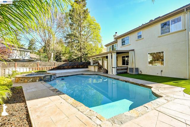 9 Cross Bridge Pl, Danville CA: https://media.crmls.org/mediaz/99d14e25-102b-4526-a946-693fdbd9cf5d.jpg