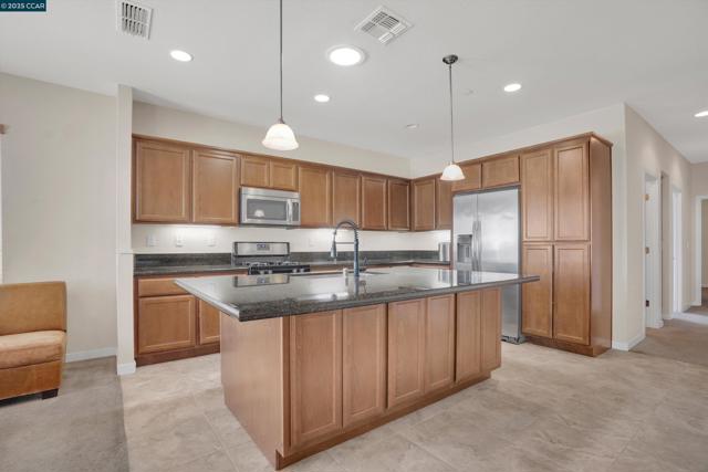 1030 Clear Lake Dr, Oakley CA: https://media.crmls.org/mediaz/99d1c161-77b7-4f4a-a26c-67a52234cccc.jpg