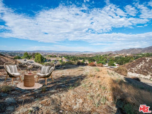 27023 Rolling Hills Avenue, Canyon Country CA: https://media.crmls.org/mediaz/99d2b97d-d9a0-4f9f-babc-7d86851d18a5.jpg