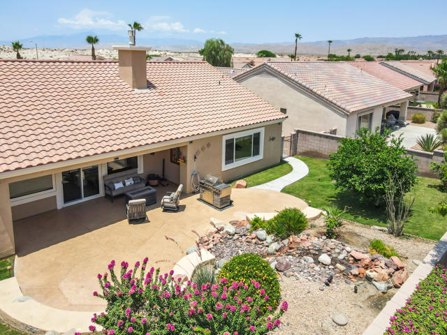 37674 Medjool Avenue, Palm Desert CA: https://media.crmls.org/mediaz/99d2d4e6-e286-4049-99f5-30f3bc5ab2b3.jpg