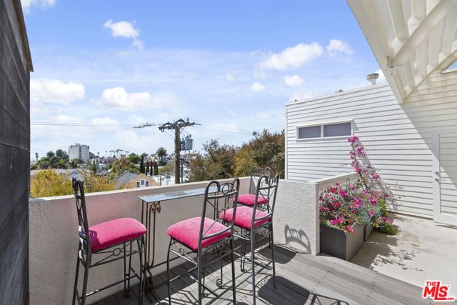 2115 3rd Street, Santa Monica CA: https://media.crmls.org/mediaz/99d31dd9-9b8b-4f5f-8206-7ec87953d880.jpg