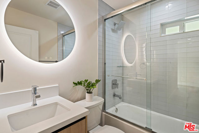 9425 Gierson Avenue, Chatsworth CA: https://media.crmls.org/mediaz/99d32d62-adc1-4c19-9054-8d1aec987dd6.jpg