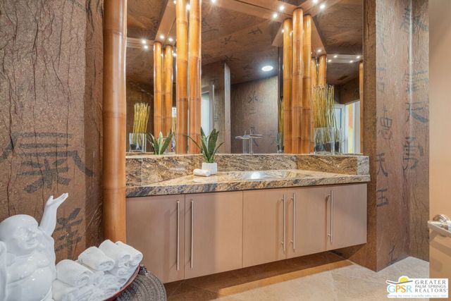 4 Paradise Cove Court, Rancho Mirage CA: https://media.crmls.org/mediaz/99d3b31b-384f-4a9c-9c0d-cf2b86b2f0a7.jpg