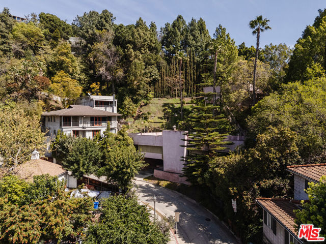 7017 Senalda Road, Los Angeles CA: https://media.crmls.org/mediaz/99d44a9e-48a4-4815-8d71-cf22d38bf22b.jpg