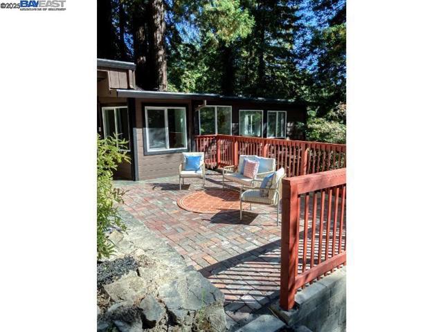 21401 Santa Clara Ave, Monte Rio CA: https://media.crmls.org/mediaz/99d4b9ad-953b-4d10-a070-58cf875677fc.jpg