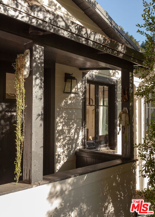 2108 Tavern Trail, Los Angeles CA: https://media.crmls.org/mediaz/99d4fe74-d451-42c9-a1bd-781f99c865d0.jpg