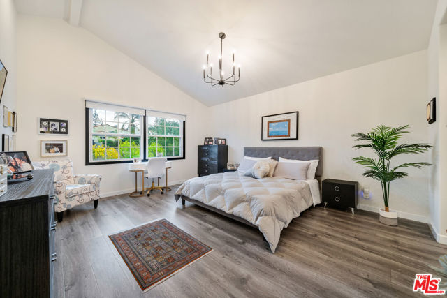 4392 Park Paloma, Calabasas CA: https://media.crmls.org/mediaz/99d5656a-8a51-4721-82ac-8538aa5c5d0a.jpg