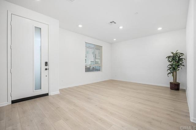 Detail Gallery Image 6 of 41 For 1047 Arrowood Trail, Vista,  CA 92081 - 3 Beds | 2/1 Baths